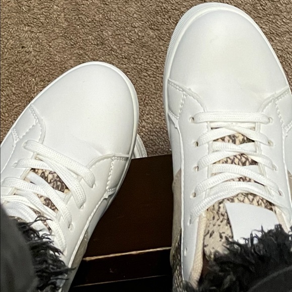 Very rare snakeskin platform sneaker. Purchased from a boutique that sold out. - Picture 4 of 5